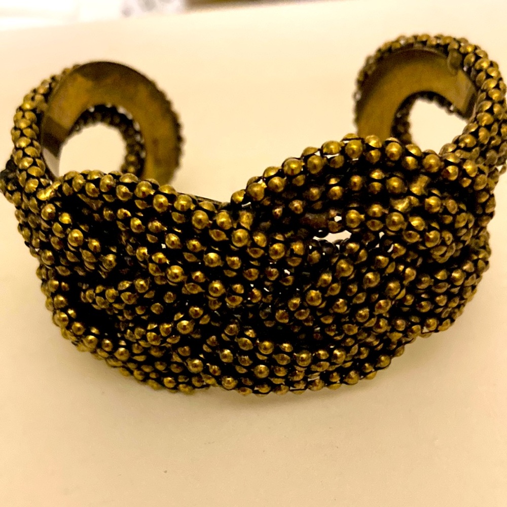 Gold tone vintage beautifully made bracelet.  Bme3057